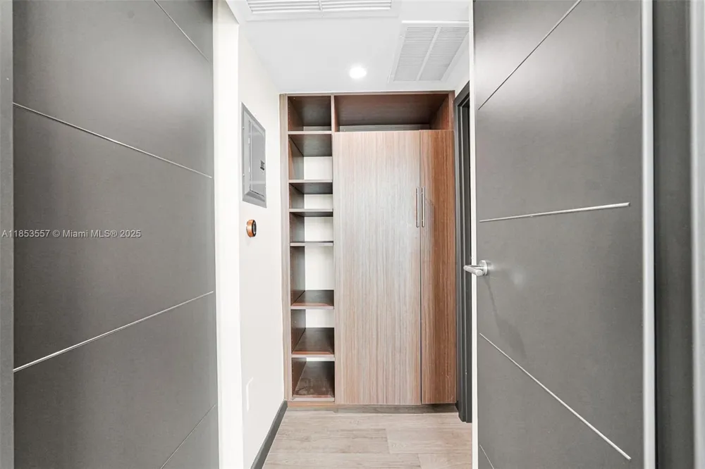 5151 Collins Ave #1519 Miami Beach, FL 33140