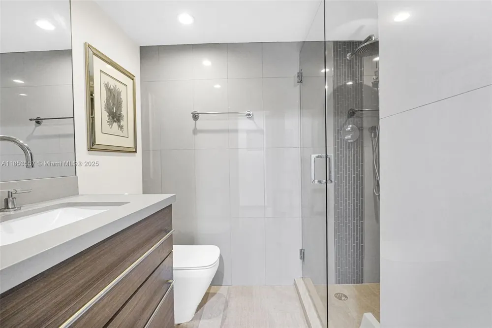 5151 Collins Ave #1519 Miami Beach, FL 33140