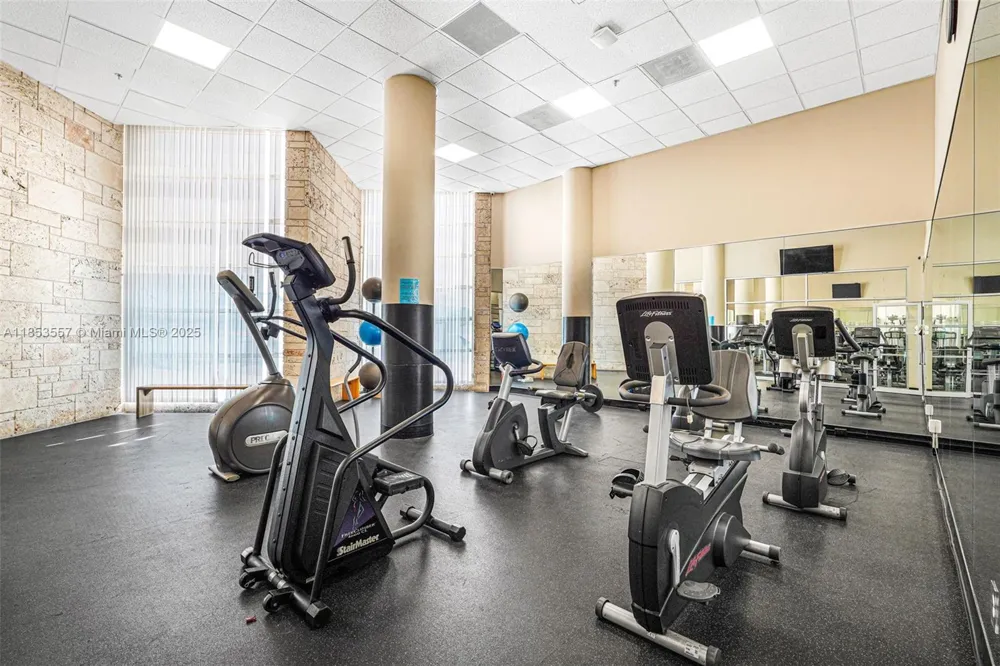 5151 Collins Ave #1519 Miami Beach, FL 33140