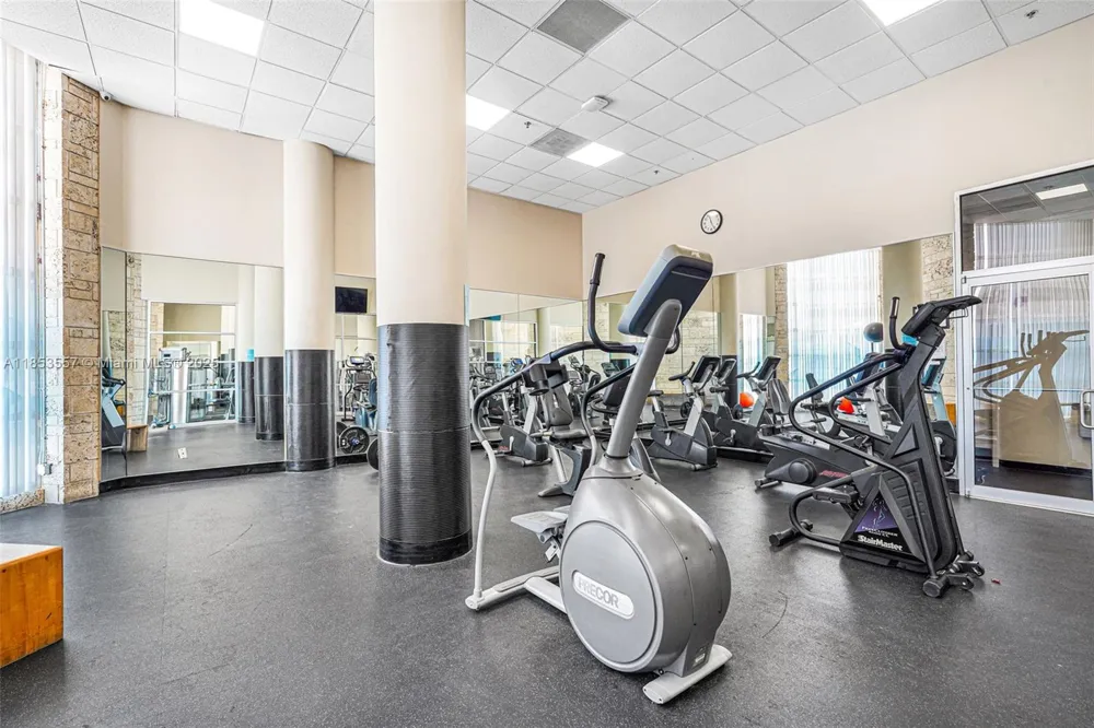 5151 Collins Ave #1519 Miami Beach, FL 33140