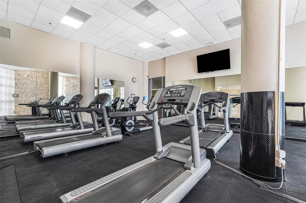 5151 Collins Ave #1519 Miami Beach, FL 33140