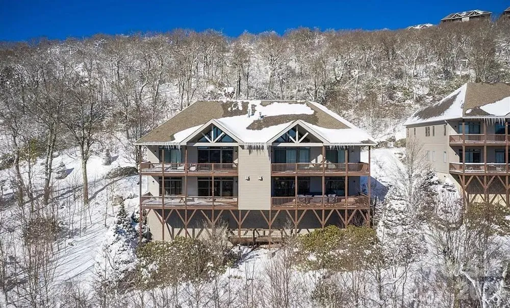 180 Windy Knoll Banner Elk, NC 28604