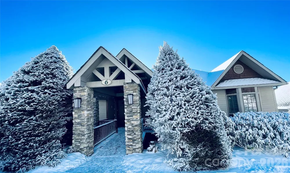 180 Windy Knoll Banner Elk, NC 28604