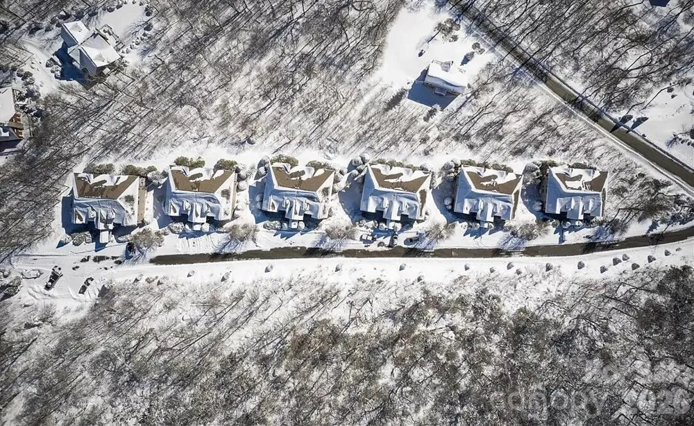 180 Windy Knoll Banner Elk, NC 28604