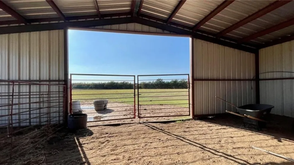 1850 LCR 439 Groesbeck, TX 76667