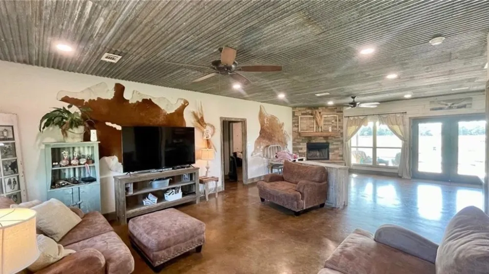 1850 LCR 439 Groesbeck, TX 76667