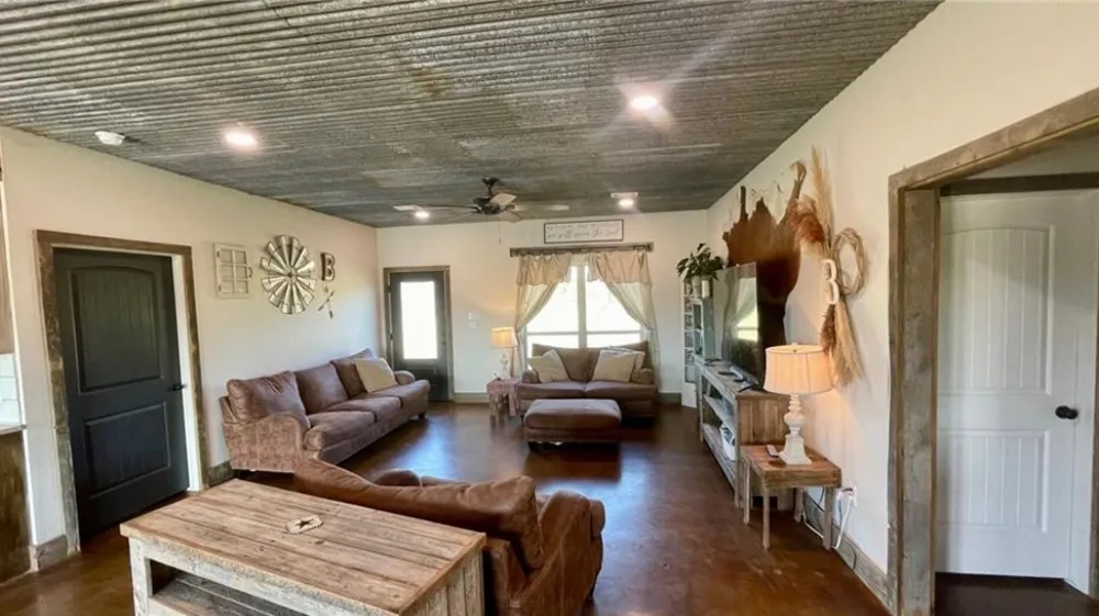1850 LCR 439 Groesbeck, TX 76667