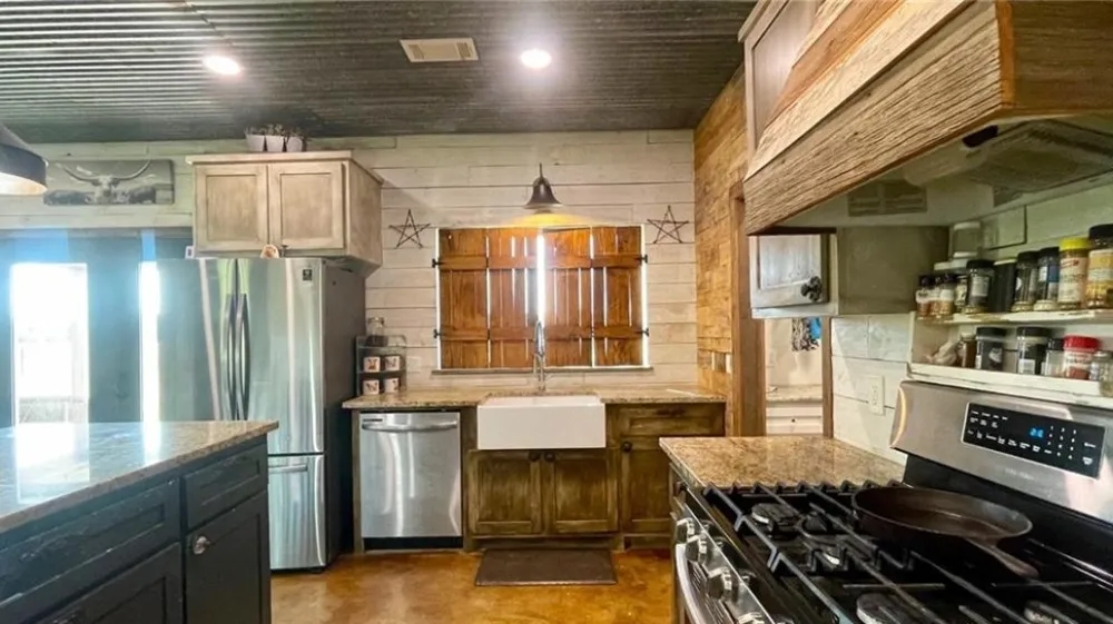 1850 LCR 439 Groesbeck, TX 76667