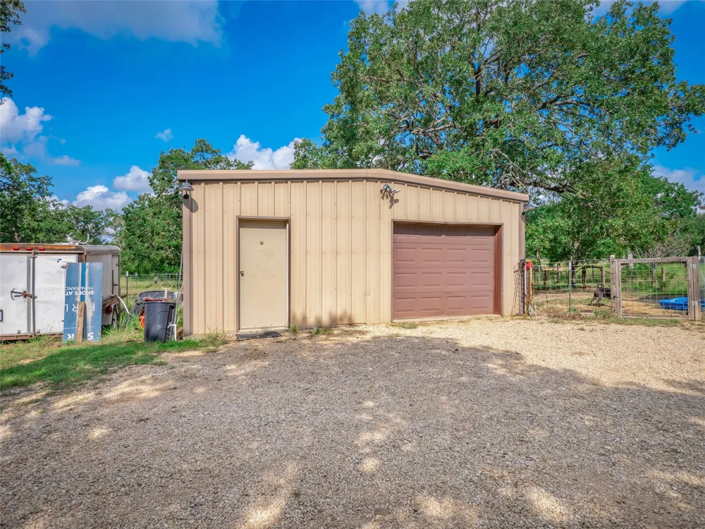 1650 County Road 439 Thorndale, TX 76577