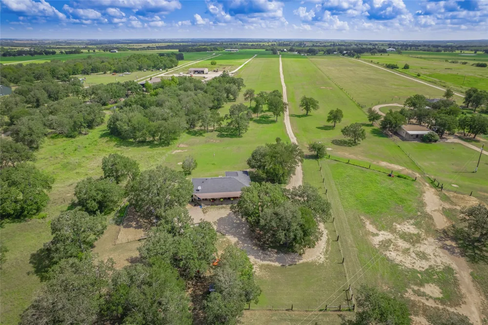 1650 County Road 439 Thorndale, TX 76577