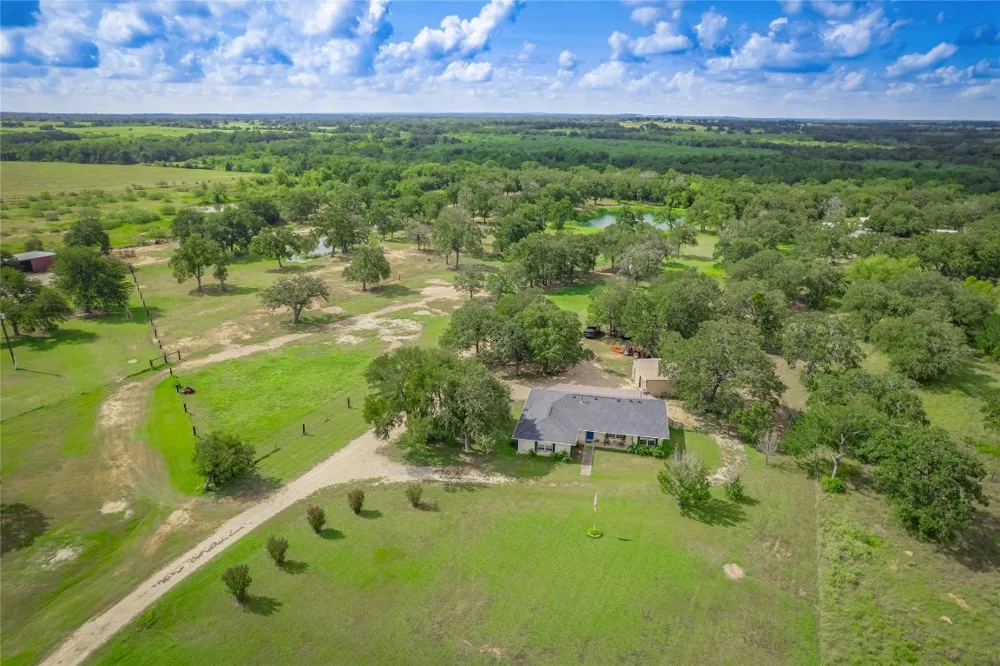 1650 County Road 439 Thorndale, TX 76577