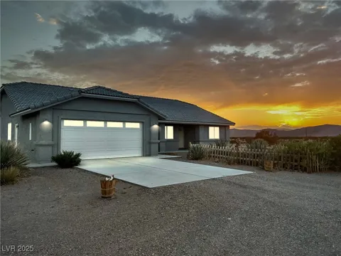 4153 W Panorama Street