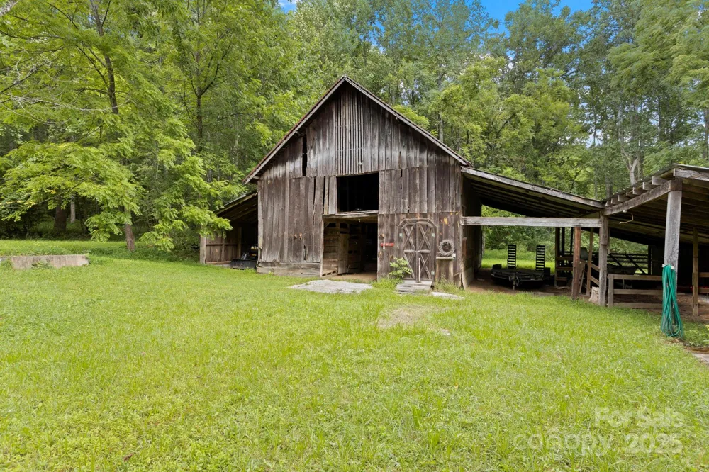 0 S Bobs Creek Road Zirconia, NC 28790