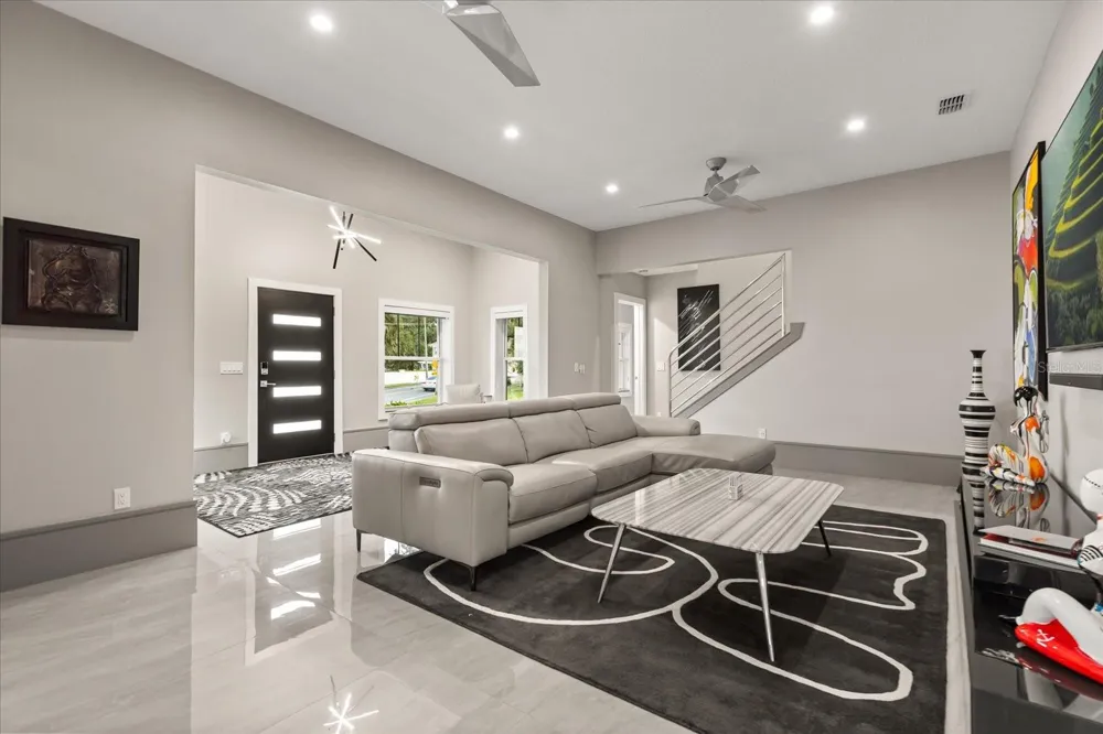 808 EDGEWATER DRIVE Orlando, FL 32804