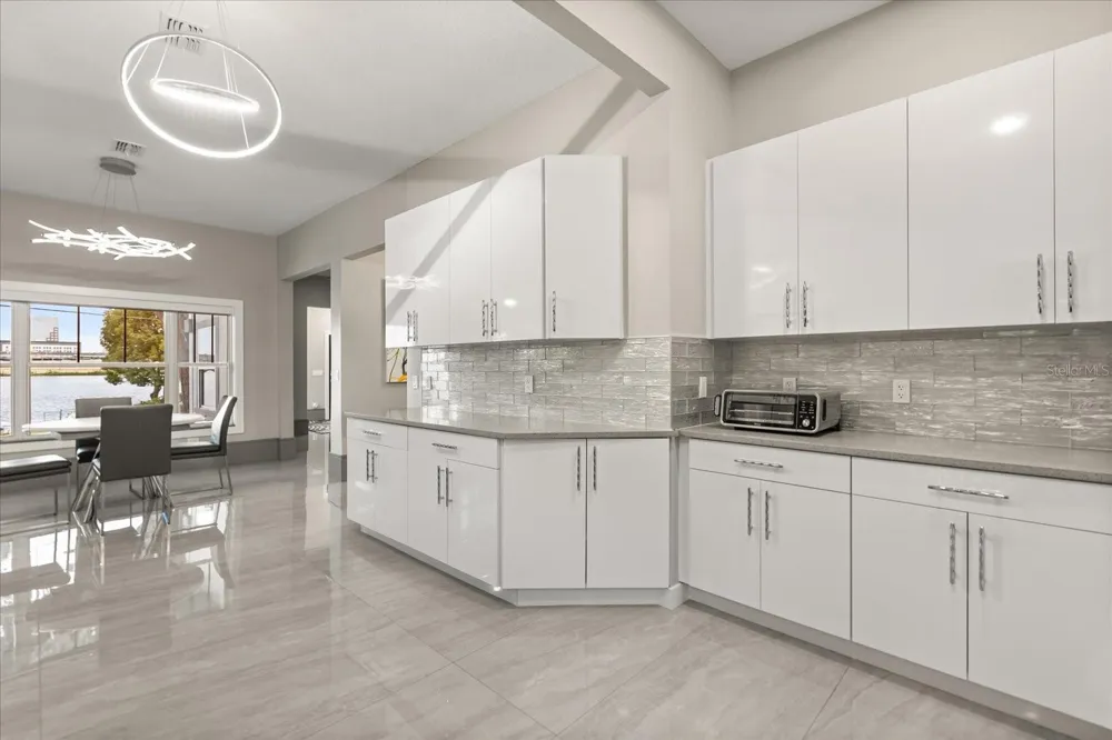 808 EDGEWATER DRIVE Orlando, FL 32804