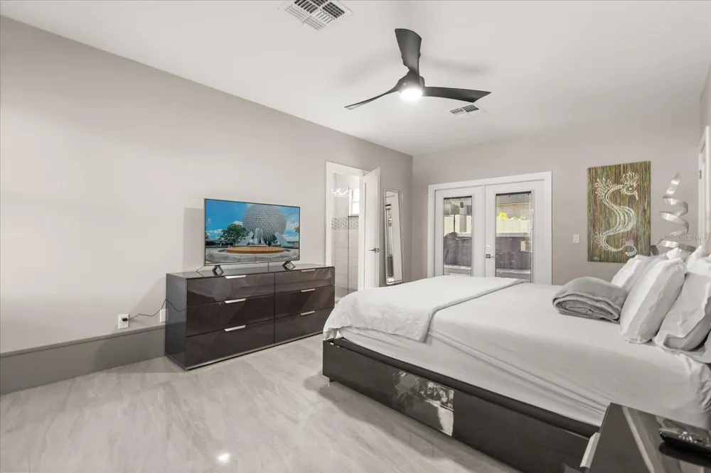 808 EDGEWATER DRIVE Orlando, FL 32804
