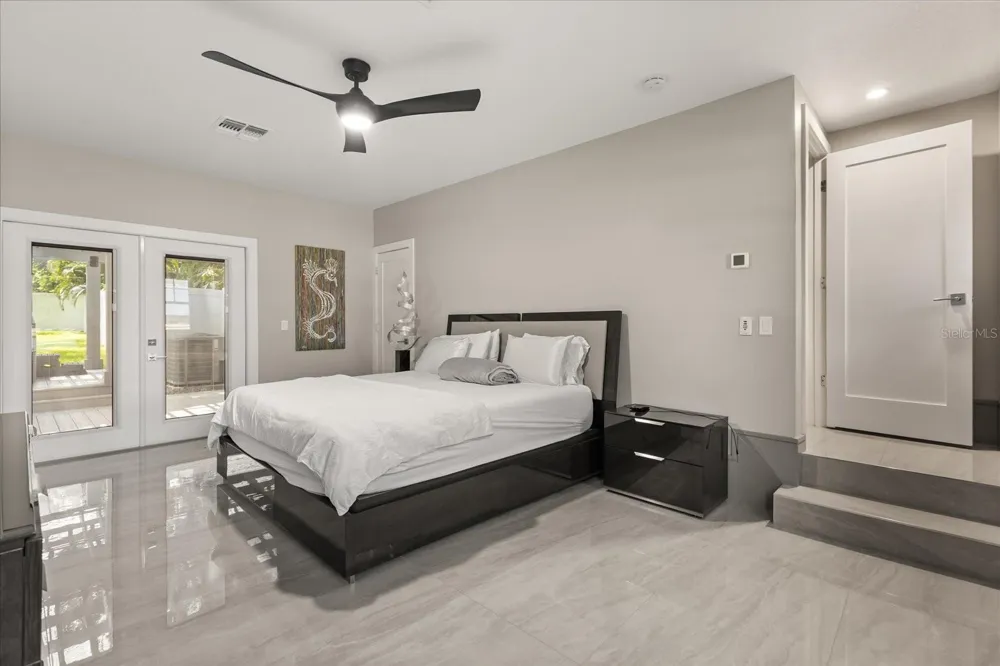 808 EDGEWATER DRIVE Orlando, FL 32804
