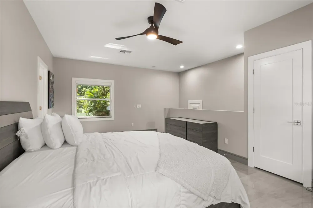 808 EDGEWATER DRIVE Orlando, FL 32804