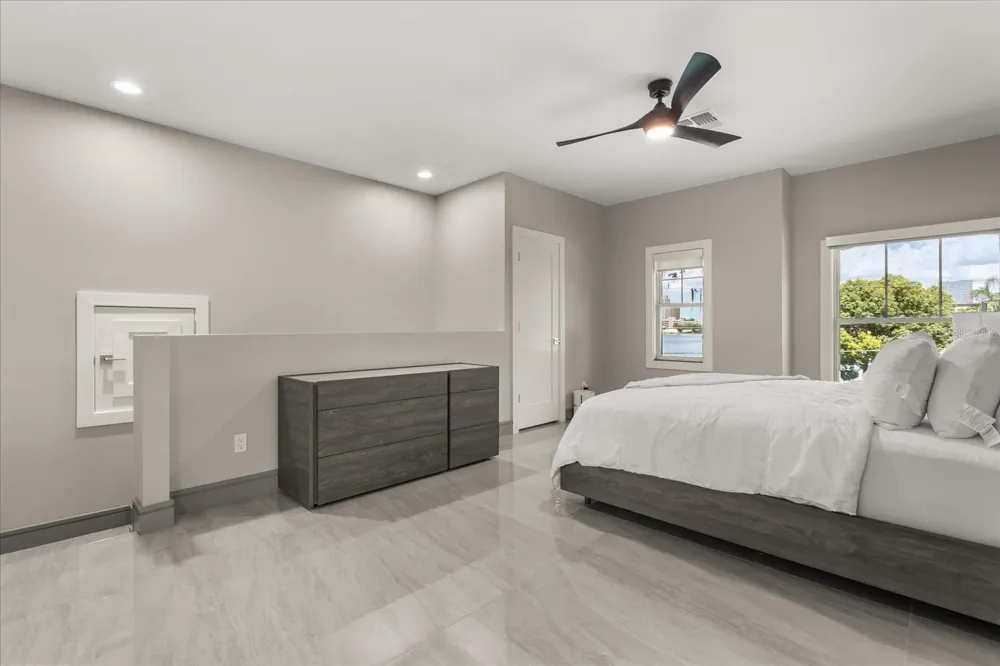 808 EDGEWATER DRIVE Orlando, FL 32804