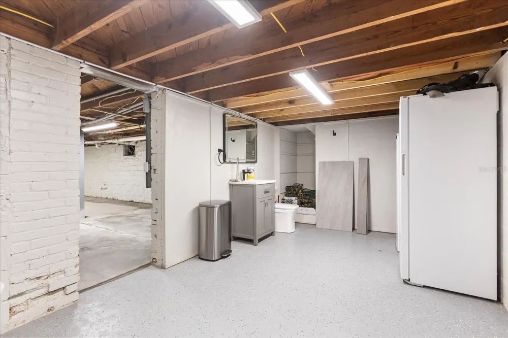 808 EDGEWATER DRIVE Orlando, FL 32804