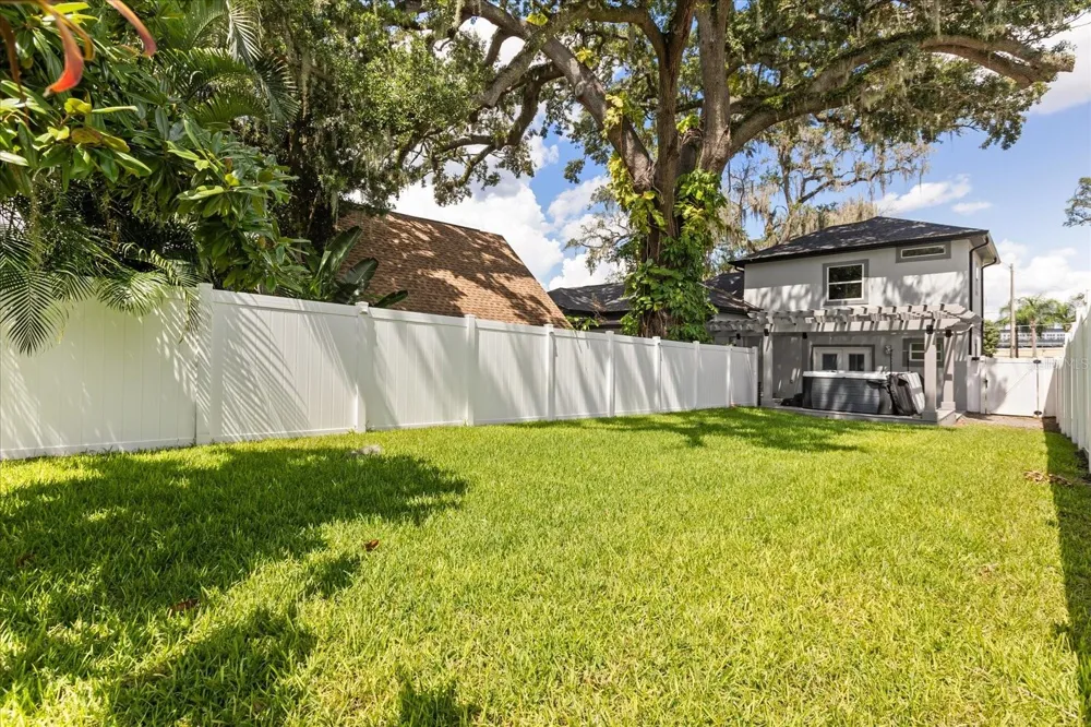 808 EDGEWATER DRIVE Orlando, FL 32804