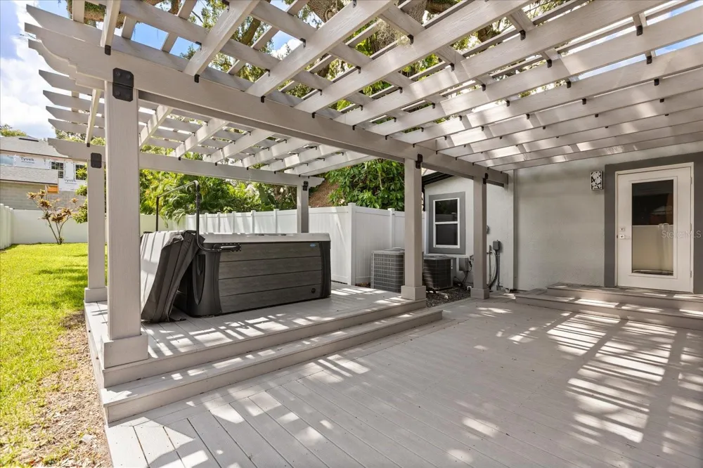 808 EDGEWATER DRIVE Orlando, FL 32804