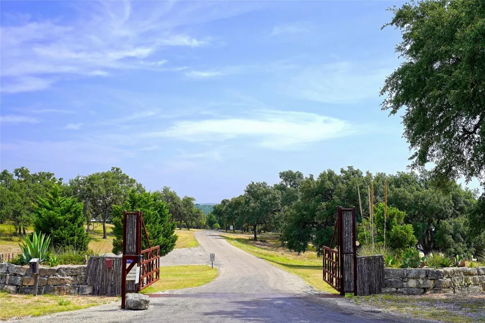 1198 Walnut Springs Road Johnson City, TX 78636