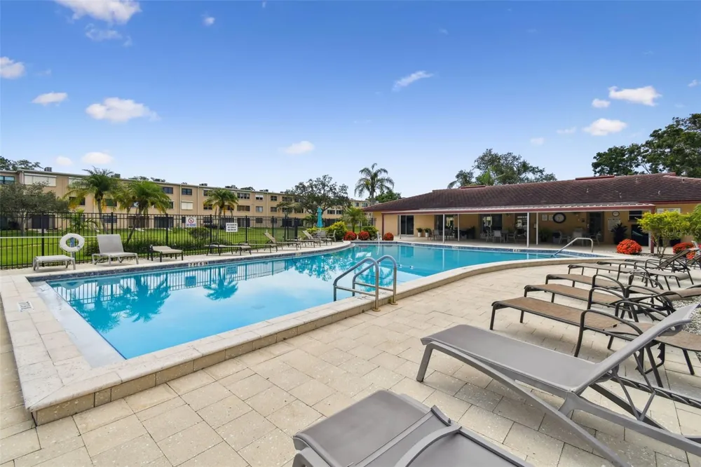 5095 BAY STREET NE #103 St Petersburg, FL 33703