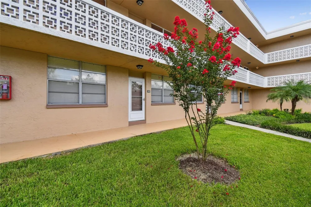 5095 BAY STREET NE #103 St Petersburg, FL 33703