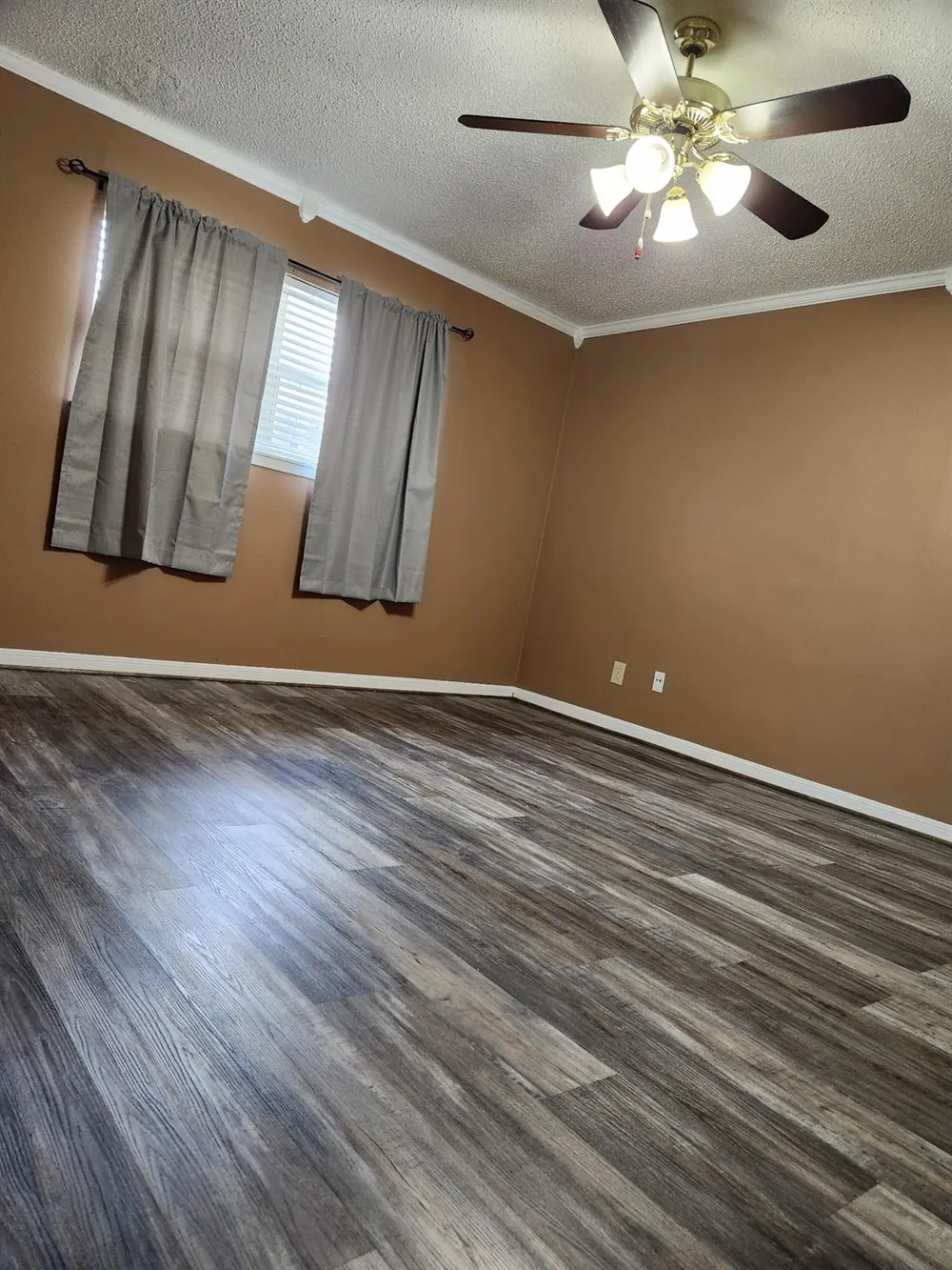 1252 Eagle Lake Road #8 Sealy, TX 77474