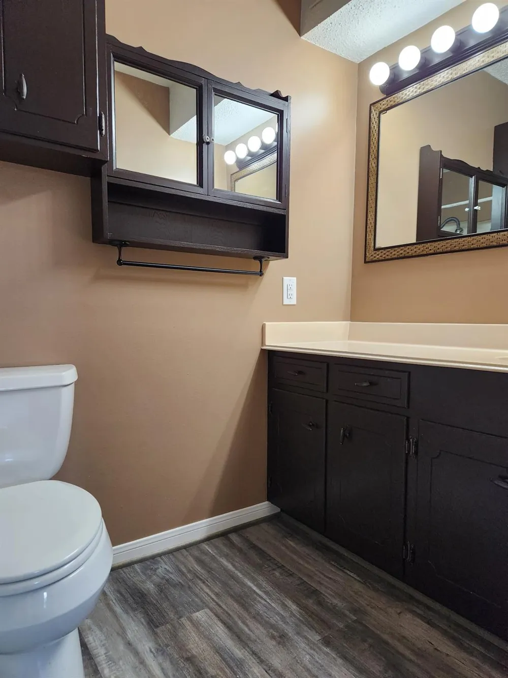 1252 Eagle Lake Road #8 Sealy, TX 77474