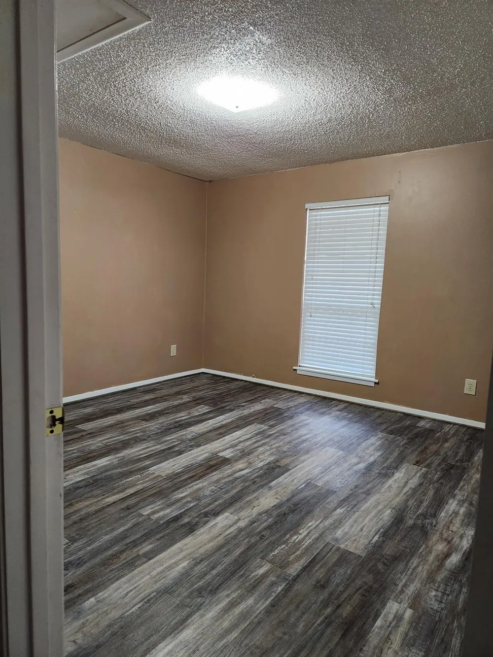 1252 Eagle Lake Road #8 Sealy, TX 77474