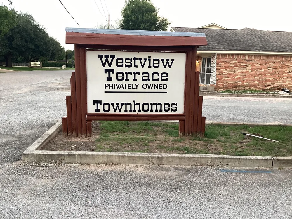1252 Eagle Lake Road #8 Sealy, TX 77474