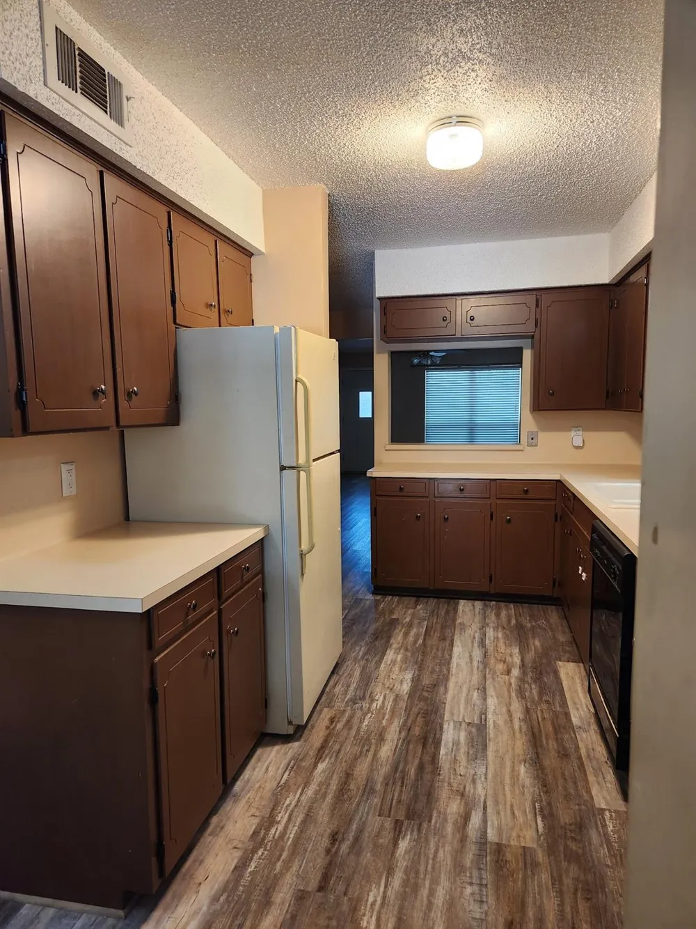 1252 Eagle Lake Road #8 Sealy, TX 77474