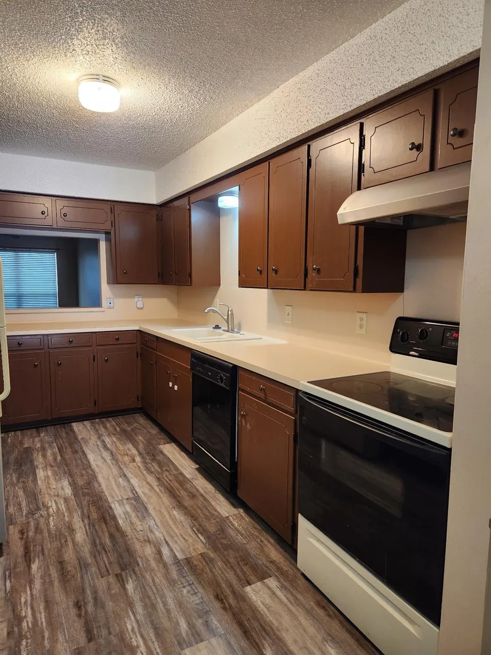 1252 Eagle Lake Road #8 Sealy, TX 77474