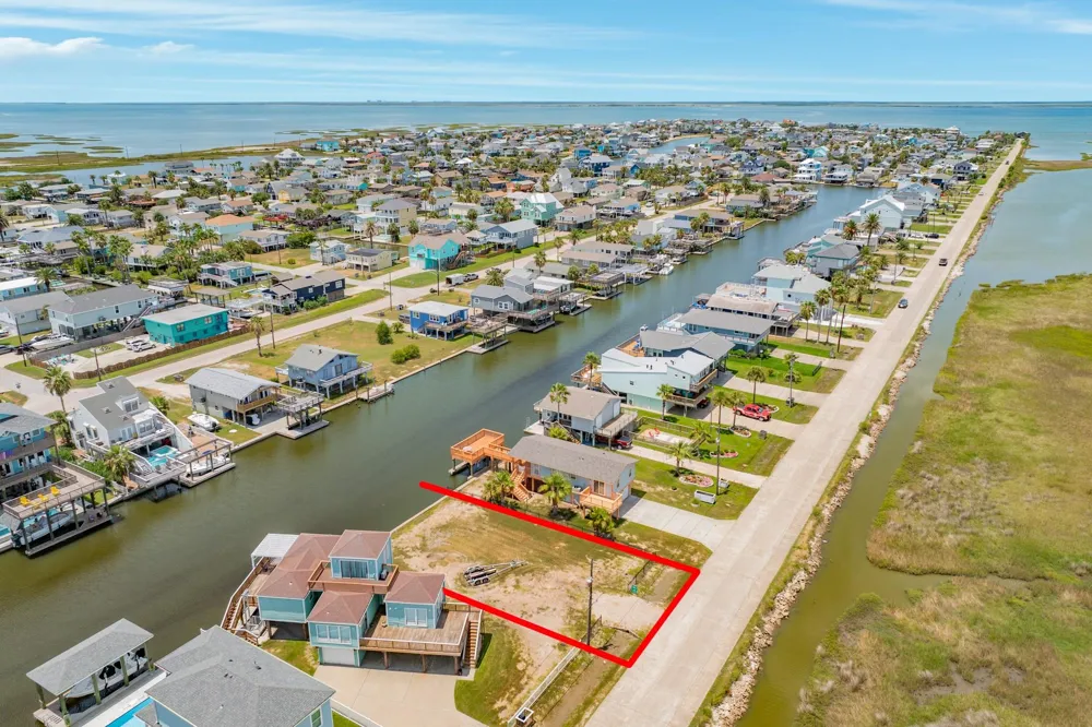 12 Jolly Roger Road Jamaica Beach, TX 77554