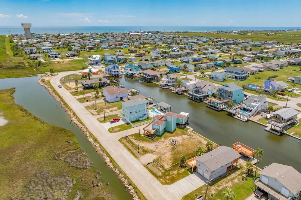 12 Jolly Roger Road Jamaica Beach, TX 77554