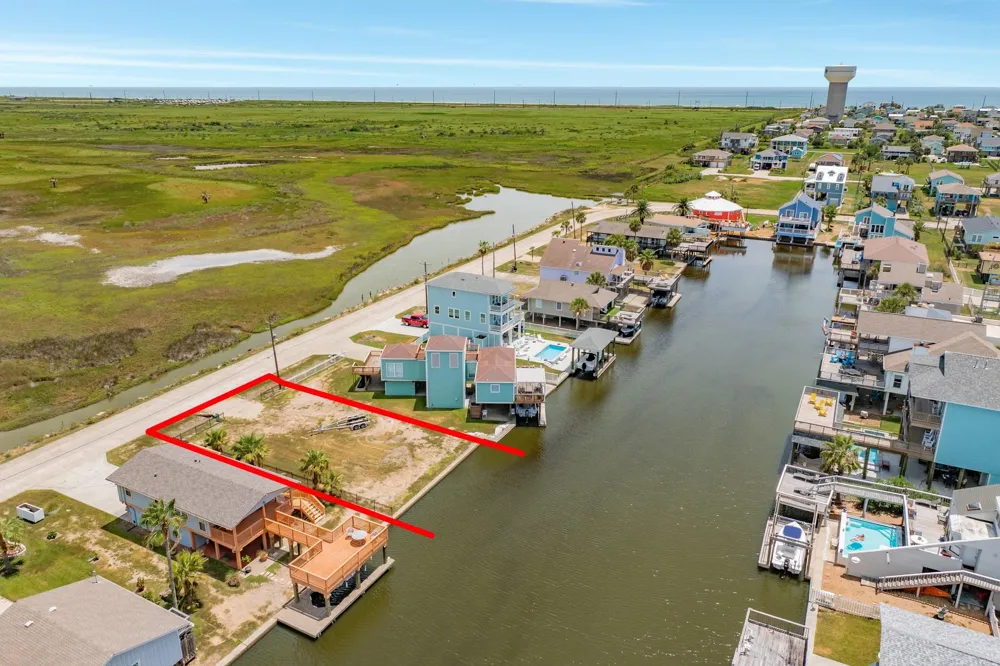 12 Jolly Roger Road Jamaica Beach, TX 77554