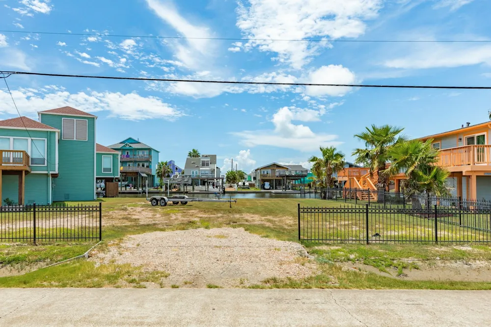 12 Jolly Roger Road Jamaica Beach, TX 77554