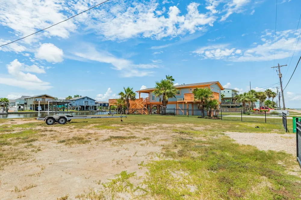 12 Jolly Roger Road Jamaica Beach, TX 77554