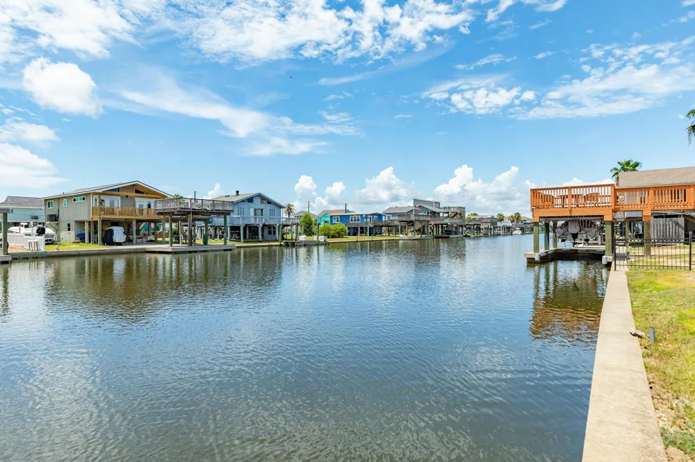 12 Jolly Roger Road Jamaica Beach, TX 77554