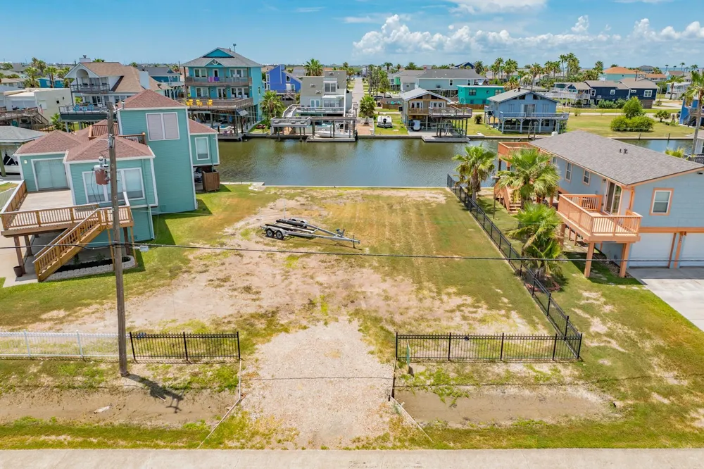 12 Jolly Roger Road Jamaica Beach, TX 77554