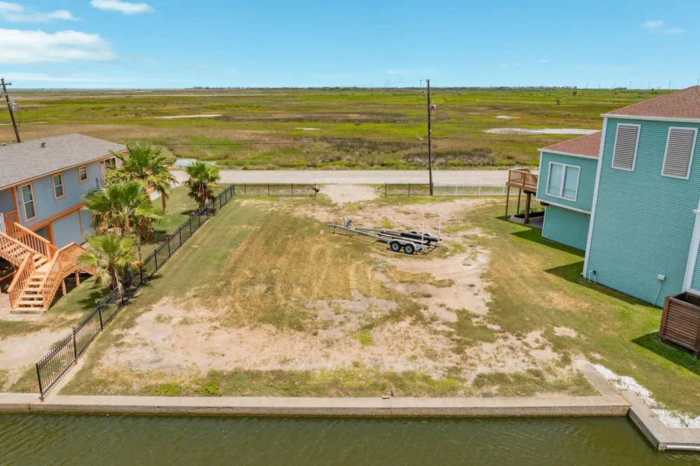 12 Jolly Roger Road Jamaica Beach, TX 77554