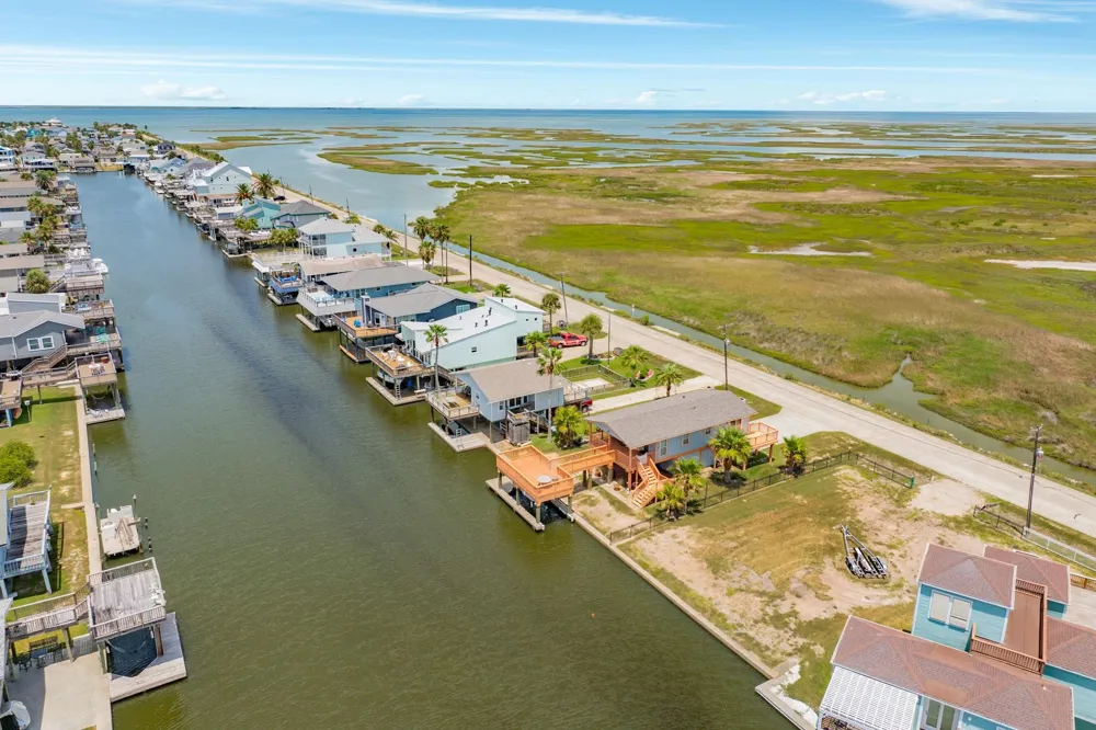 12 Jolly Roger Road Jamaica Beach, TX 77554