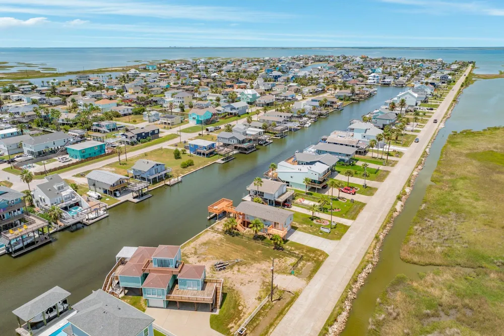 12 Jolly Roger Road Jamaica Beach, TX 77554