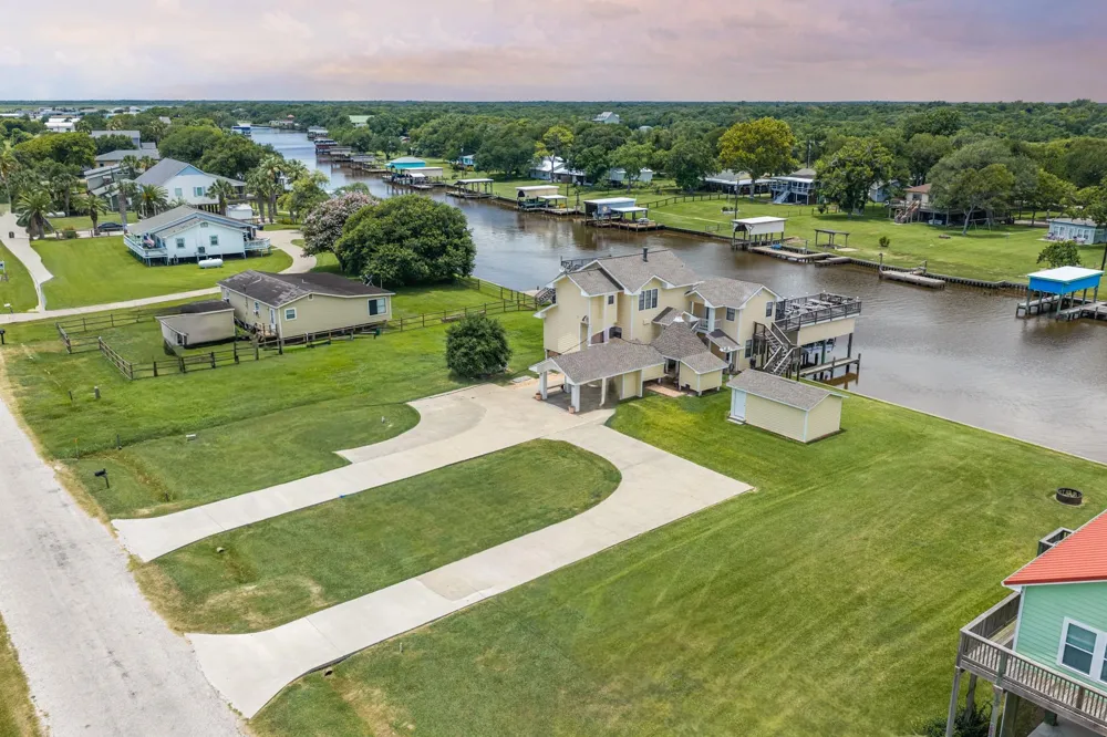 1657 County Road 291 Sargent, TX 77414