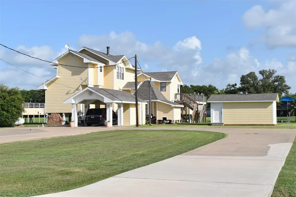 1657 County Road 291 Sargent, TX 77414