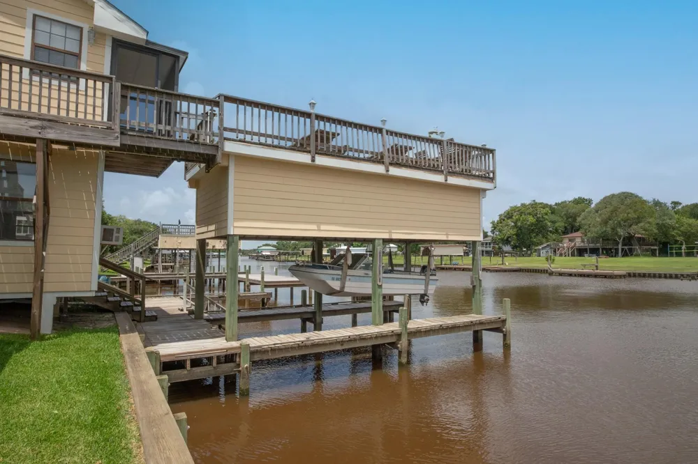 1657 County Road 291 Sargent, TX 77414