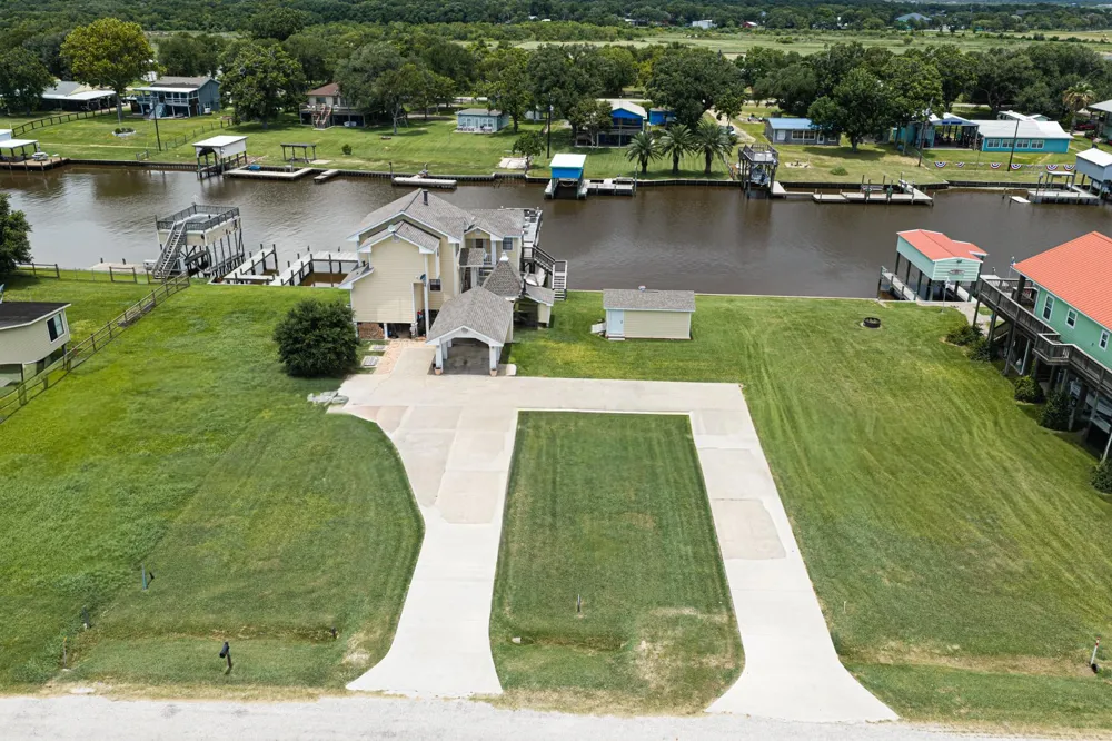 1657 County Road 291 Sargent, TX 77414