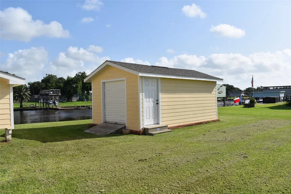 1657 County Road 291 Sargent, TX 77414